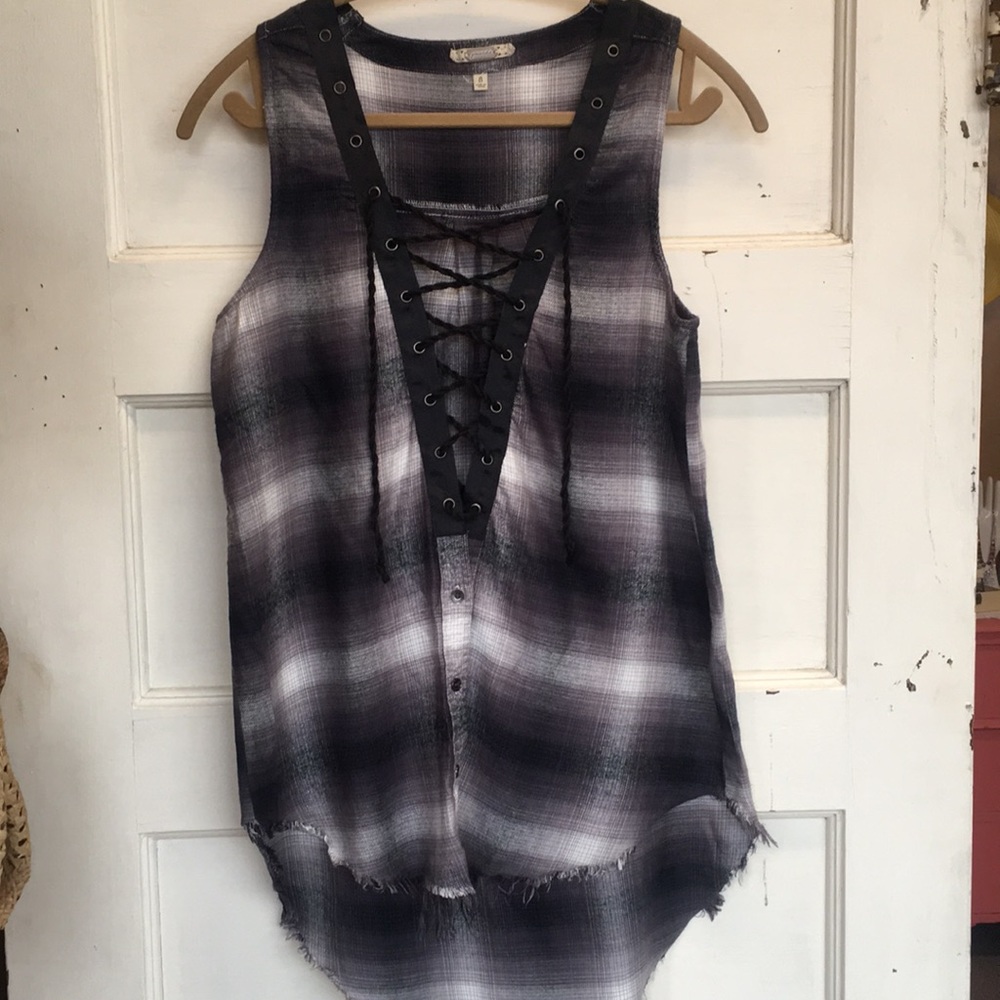Gimmicks small sleeveless shirt
